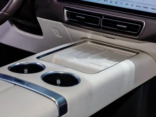 Li Auto Li Auto MEGA 2024 Ultra — Фото автомобиля 11