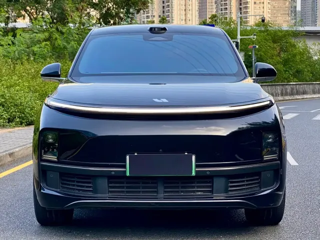 Li Auto L8 — Фото автомобиля 2