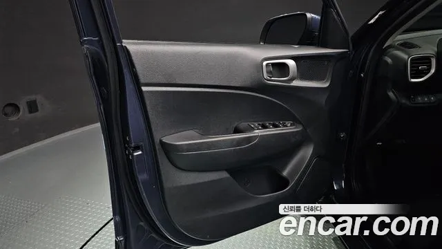 Hyundai Venue — Фото автомобиля 24