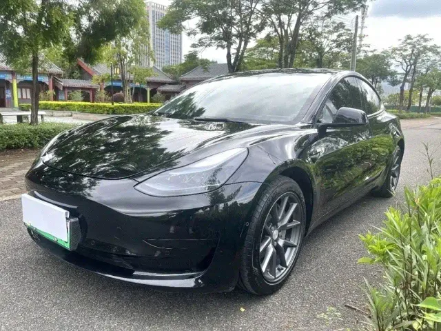 Фотография автомобиля — Tesla Model 3