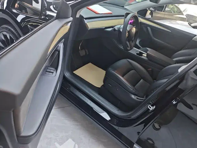 Tesla Model Y — Фото автомобиля 15