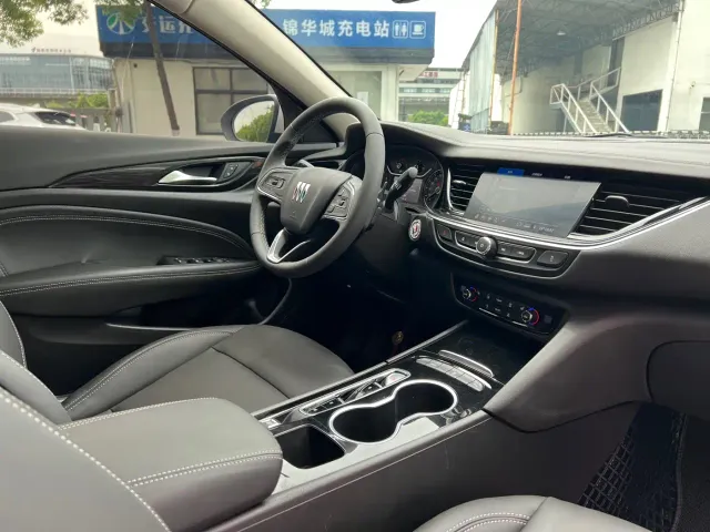 Buick Regal — Фото автомобиля 9