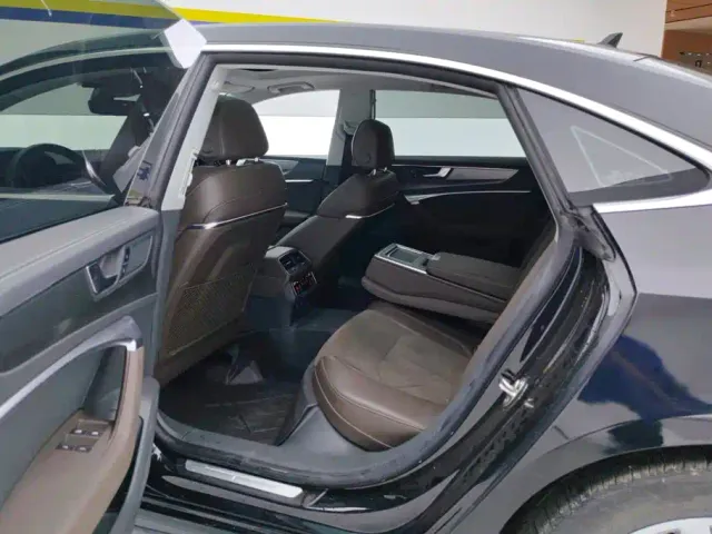 Audi A7L — Фото автомобиля 11