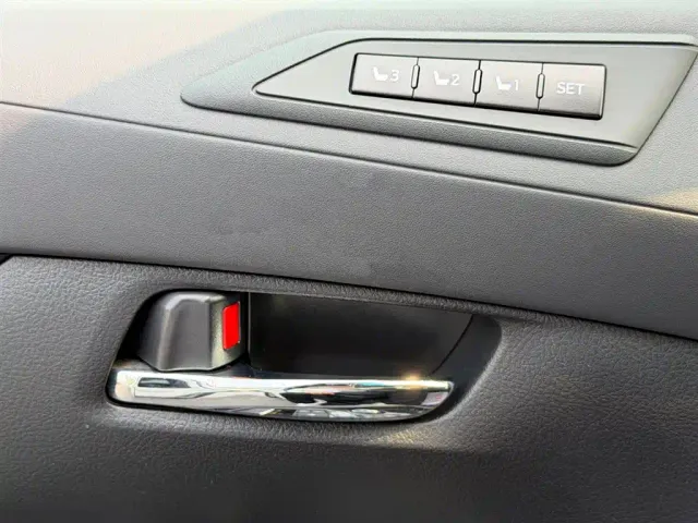 Toyota Alphard — Фото автомобиля 8