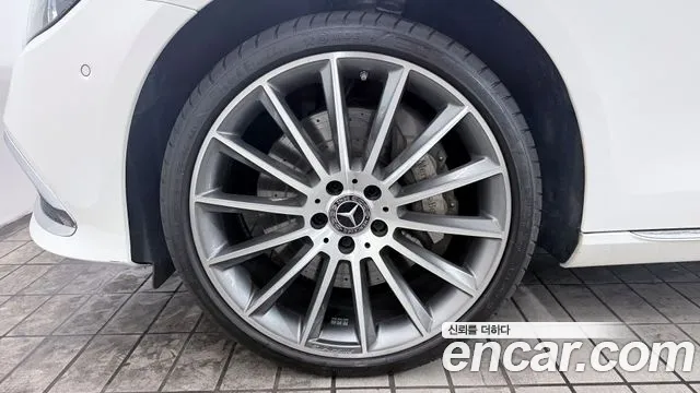 Mercedes-Benz E-Class — Фото автомобиля 5
