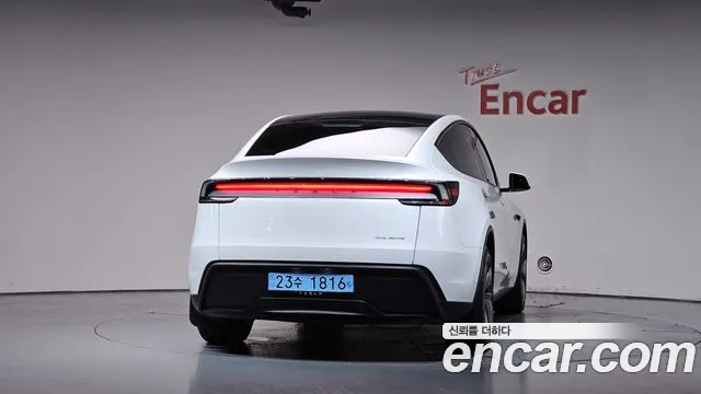 Tesla Model Y — Фото автомобиля 4