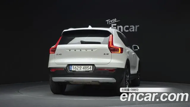 Вольво XC40 B4 Inscription — Фото автомобиля 4