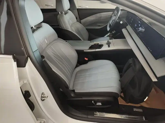 Geely Galaxy E8 — Фото автомобиля 24