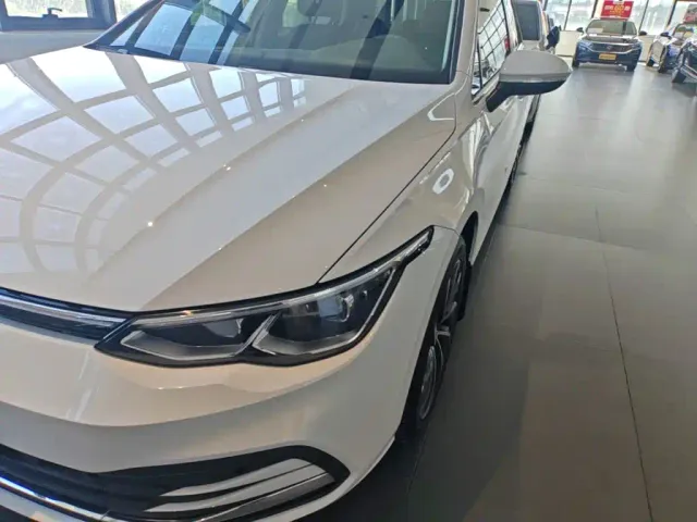 Volkswagen Golf — Фото автомобиля 23