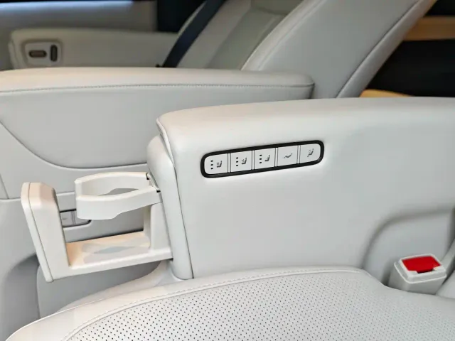 Li Auto MEGA — Фото автомобиля 10