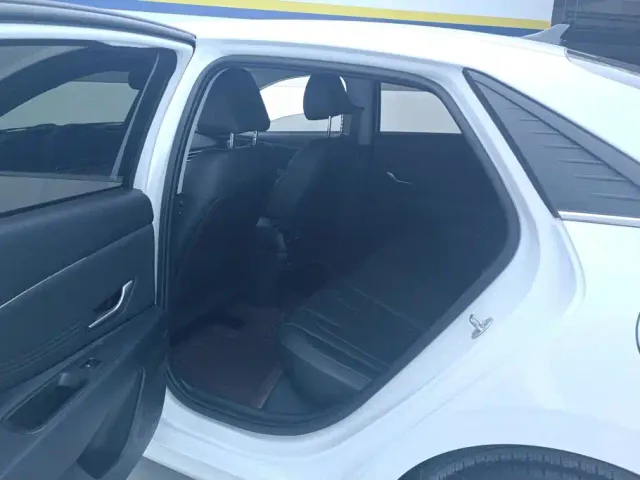 Hyundai Elantra — Фото автомобиля 11