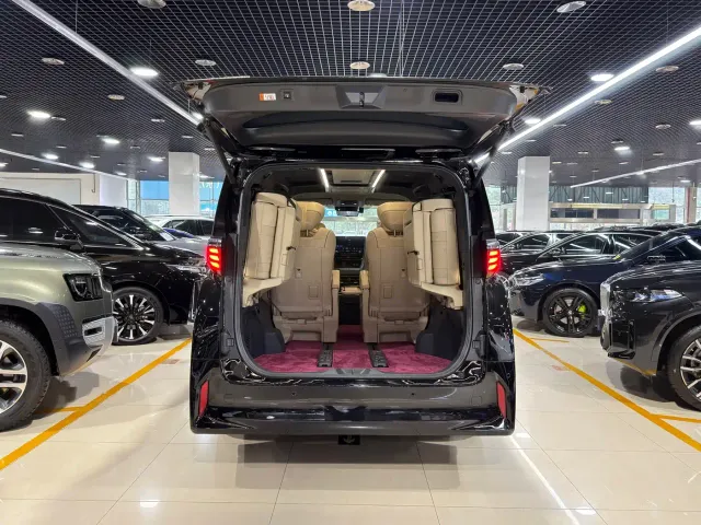 Toyota Alphard — Фото автомобиля 7