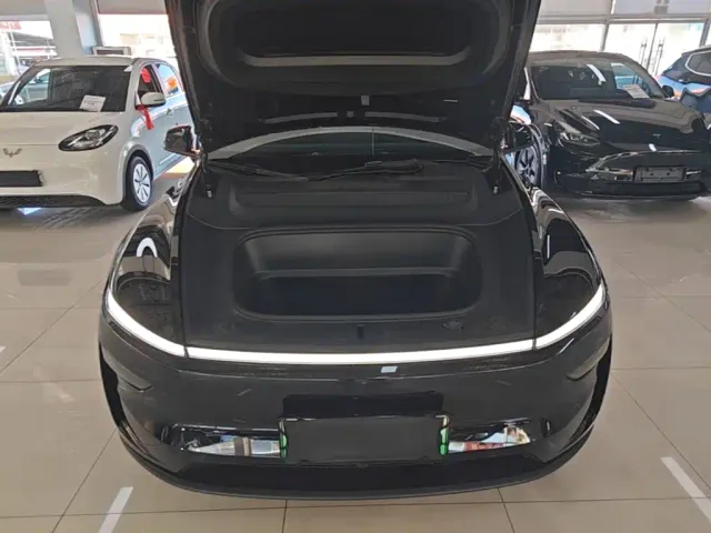 Tesla Model Y — Фото автомобиля 19