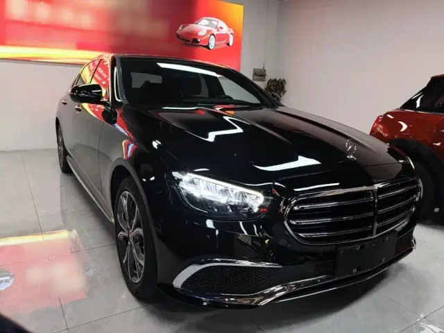 Mercedes-Benz E-Class — Фото автомобиля 3
