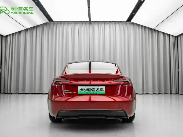 Tesla Model 3 — Фото автомобиля 5