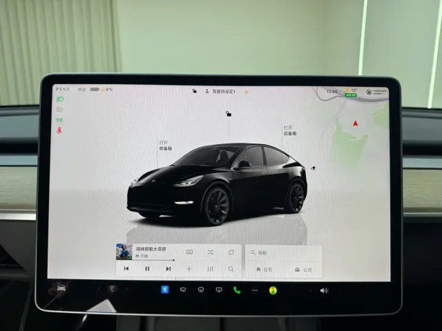 Tesla Model Y — Фото автомобиля 22