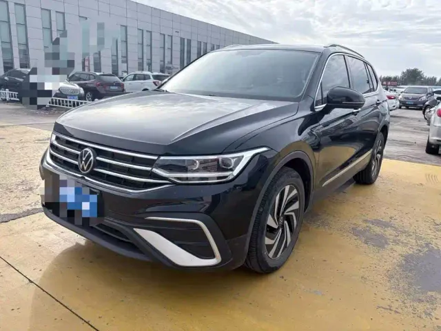 Фотография автомобиля — Volkswagen Tiguan L