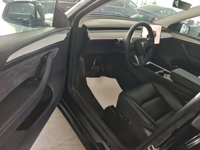 Tesla Model Y — Фото автомобиля 15