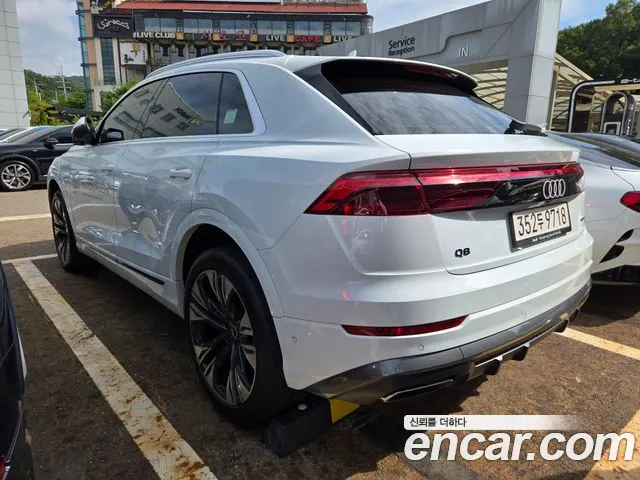 Audi Q8 — Фото автомобиля 3