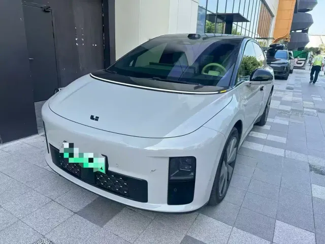 Фотография автомобиля — Li Auto i6