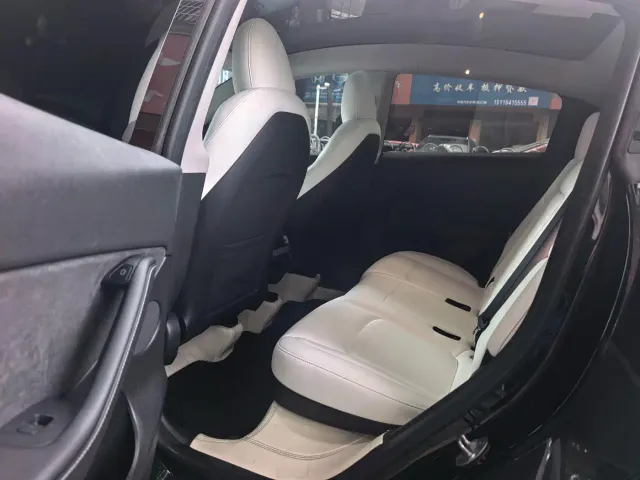 Tesla Model Y — Фото автомобиля 6