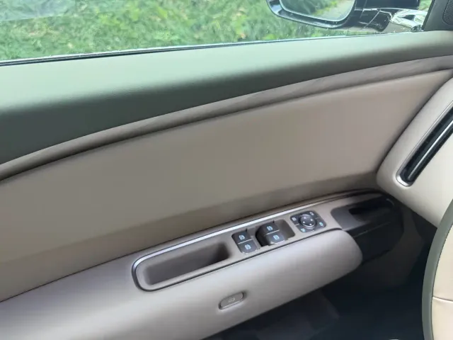 Li Auto L8 — Фото автомобиля 18