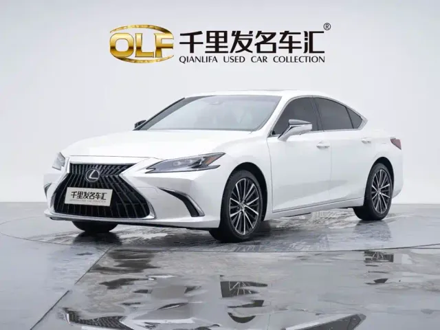 Фотография автомобиля — Lexus ES