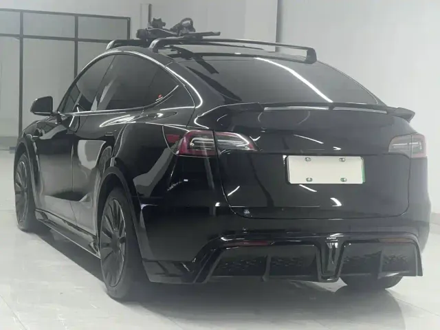 Tesla Model Y — Фото автомобиля 8