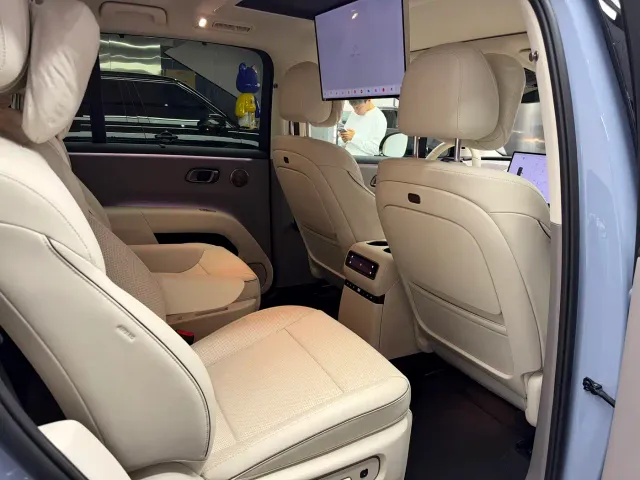 Li Auto i8 — Фото автомобиля 7