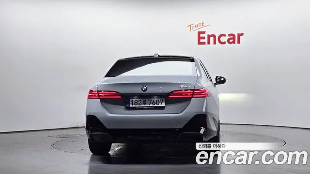 BMW 5-Series — Фото автомобиля 4