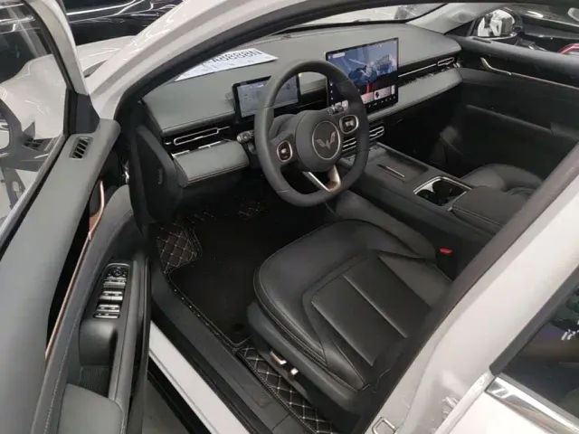 Wuling Starlight — Фото автомобиля 15