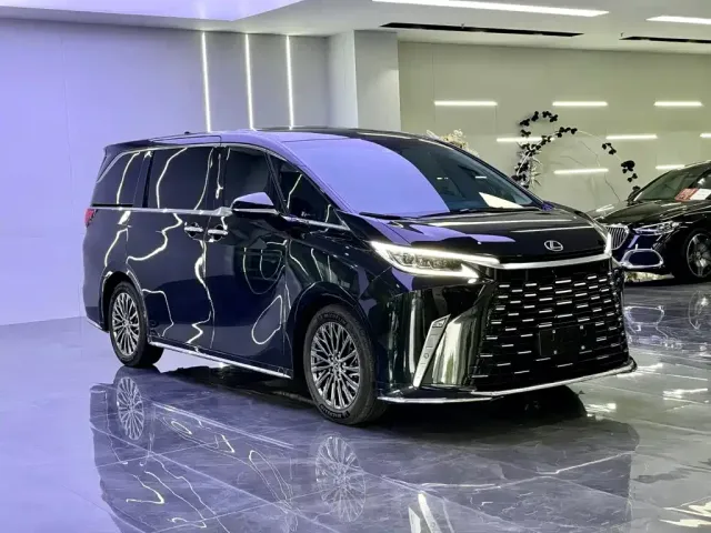 Lexus LM — Фото автомобиля 7