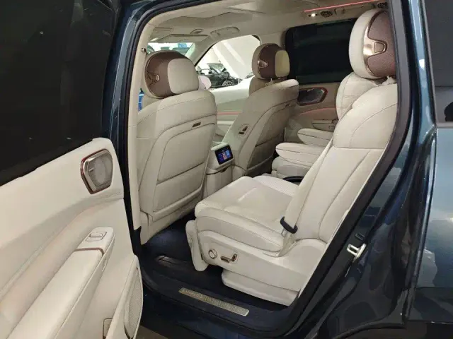Lynk & Co 900 — Фото автомобиля 4