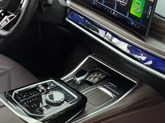 BMW 7 Series — Фото автомобиля 13