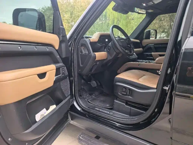 Land Rover Defender — Фото автомобиля 4