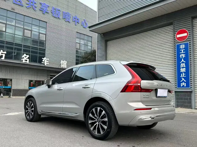 Volvo XC60 — Фото автомобиля 4