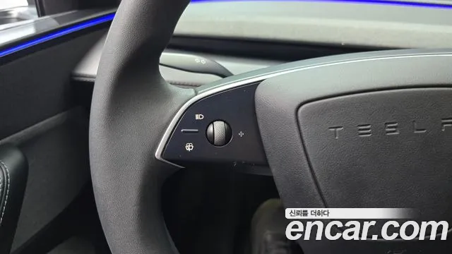 Tesla Model Y — Фото автомобиля 20