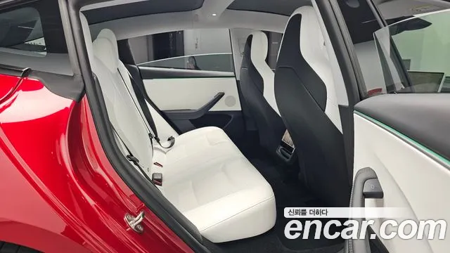 Tesla Model 3 — Фото автомобиля 17