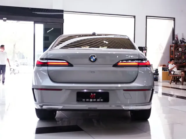BMW 7 Series — Фото автомобиля 19