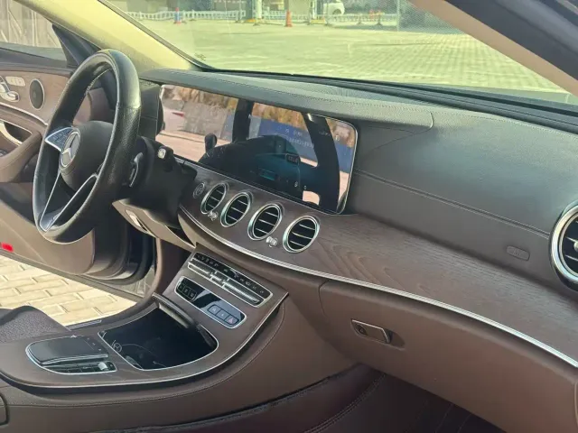 Mercedes-Benz E-Class — Фото автомобиля 6