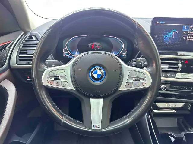 BMW iX3 — Фото автомобиля 12