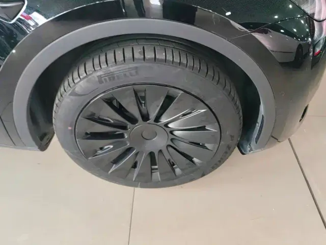 Tesla Model Y — Фото автомобиля 6