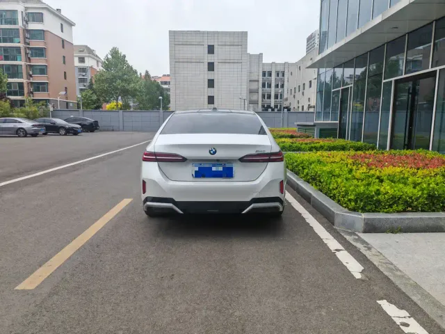 BMW 5 Series — Фото автомобиля 7