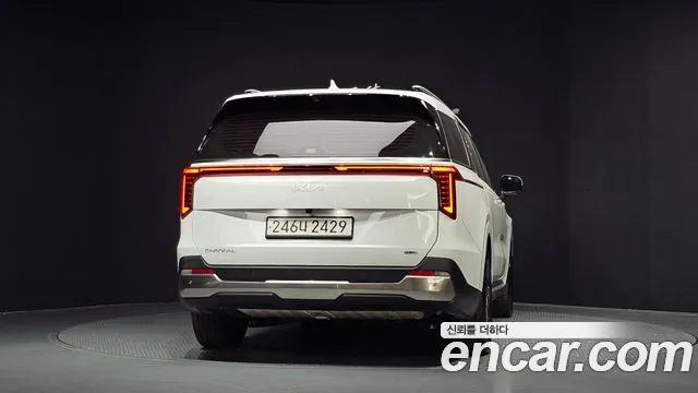 Kia Carnival Generation 4 — Фото автомобиля 4