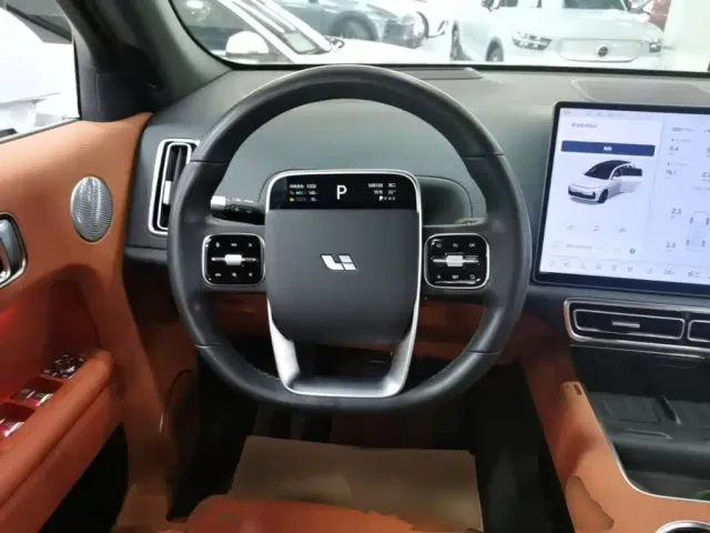 Li Auto L7 — Фото автомобиля 6