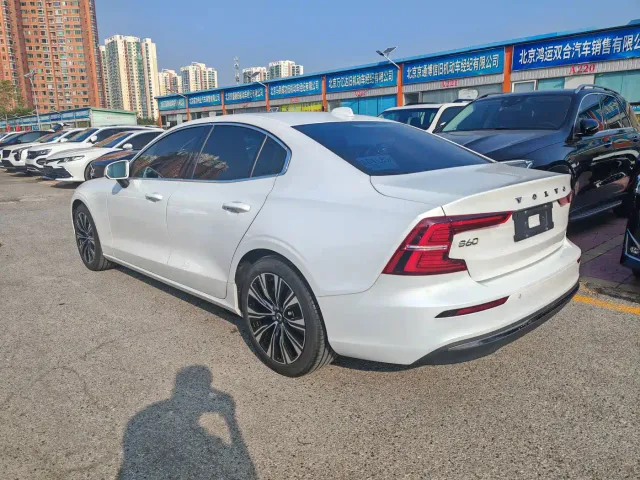 Volvo S60 — Фото автомобиля 9