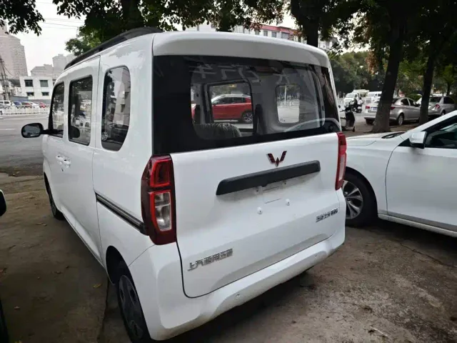 Wuling Zhiguang NEV — Фото автомобиля 4