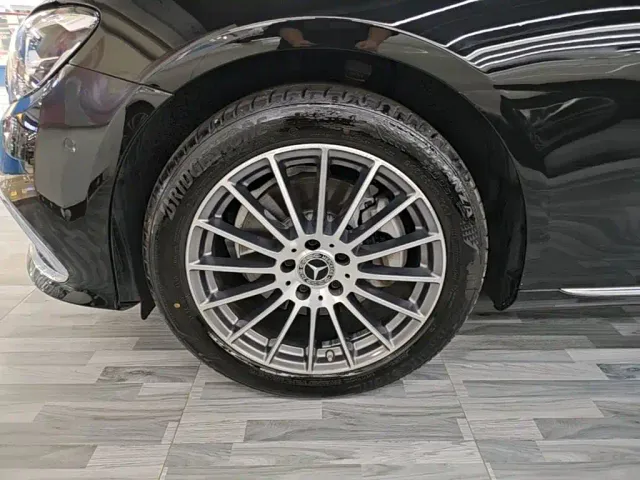 Mercedes-Benz E-Class — Фото автомобиля 22