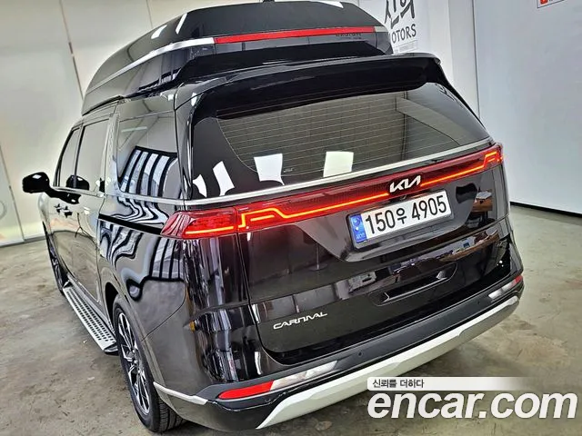 Kia Carnival Generation 4 — Фото автомобиля 4