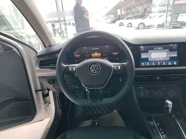 Volkswagen Lavida — Фото автомобиля 10